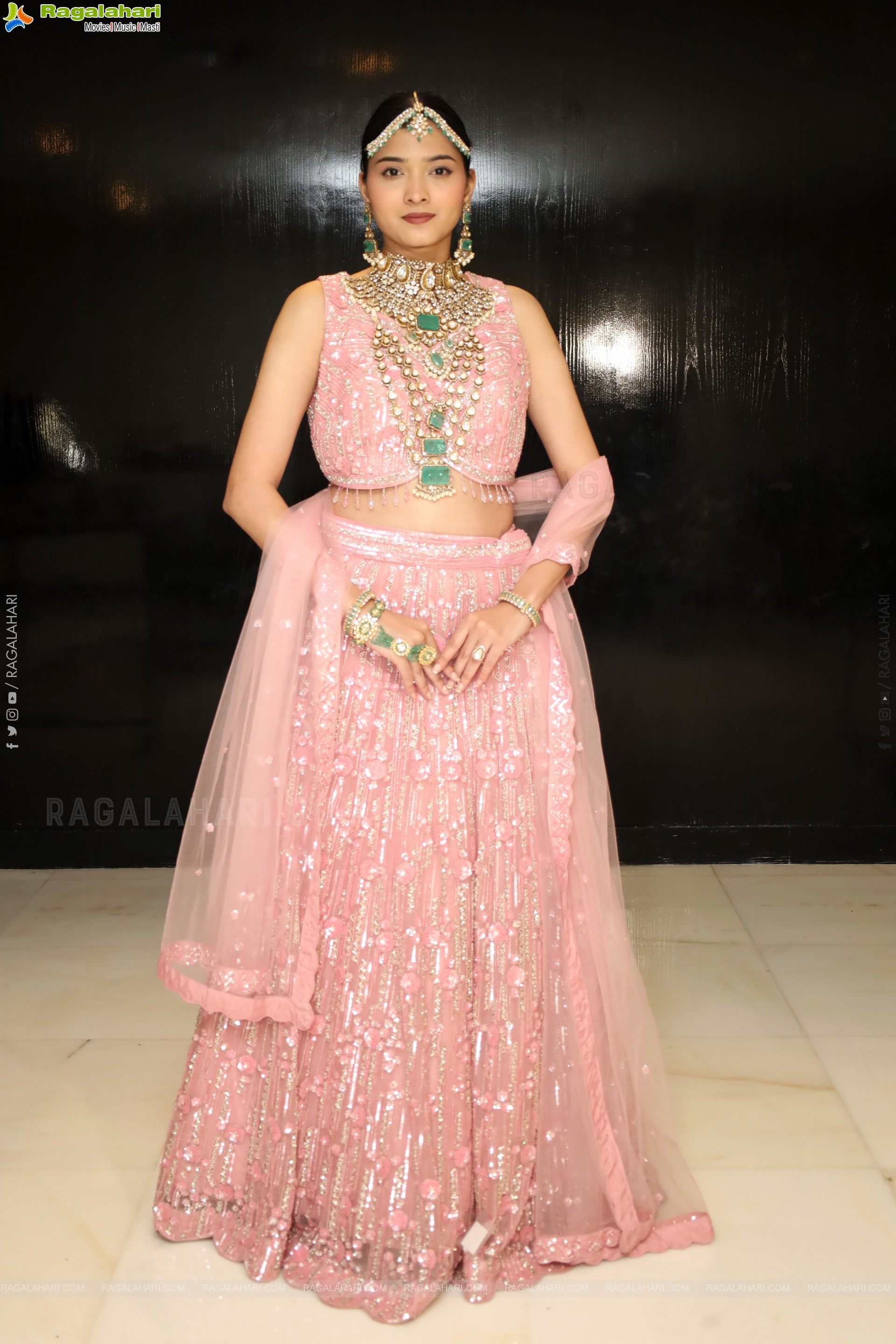 Sanjana Jooluri Poses with Traditional Jewellery, HD Gallery