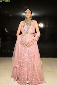 Sanjana Jooluri Poses with Traditional Jewellery, HD Gallery