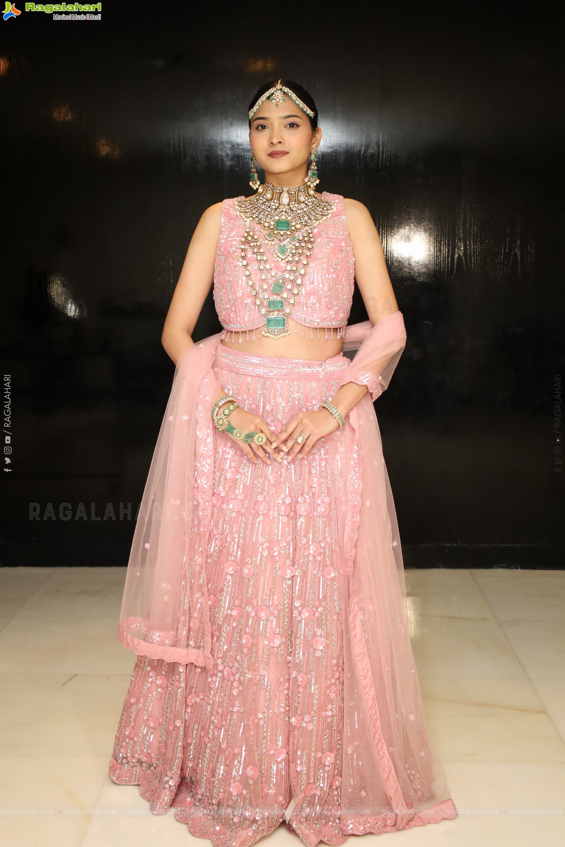 Sanjana Jooluri Poses with Traditional Jewellery, HD Gallery