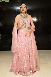 Sanjana Jooluri Poses with Traditional Jewellery, HD Gallery