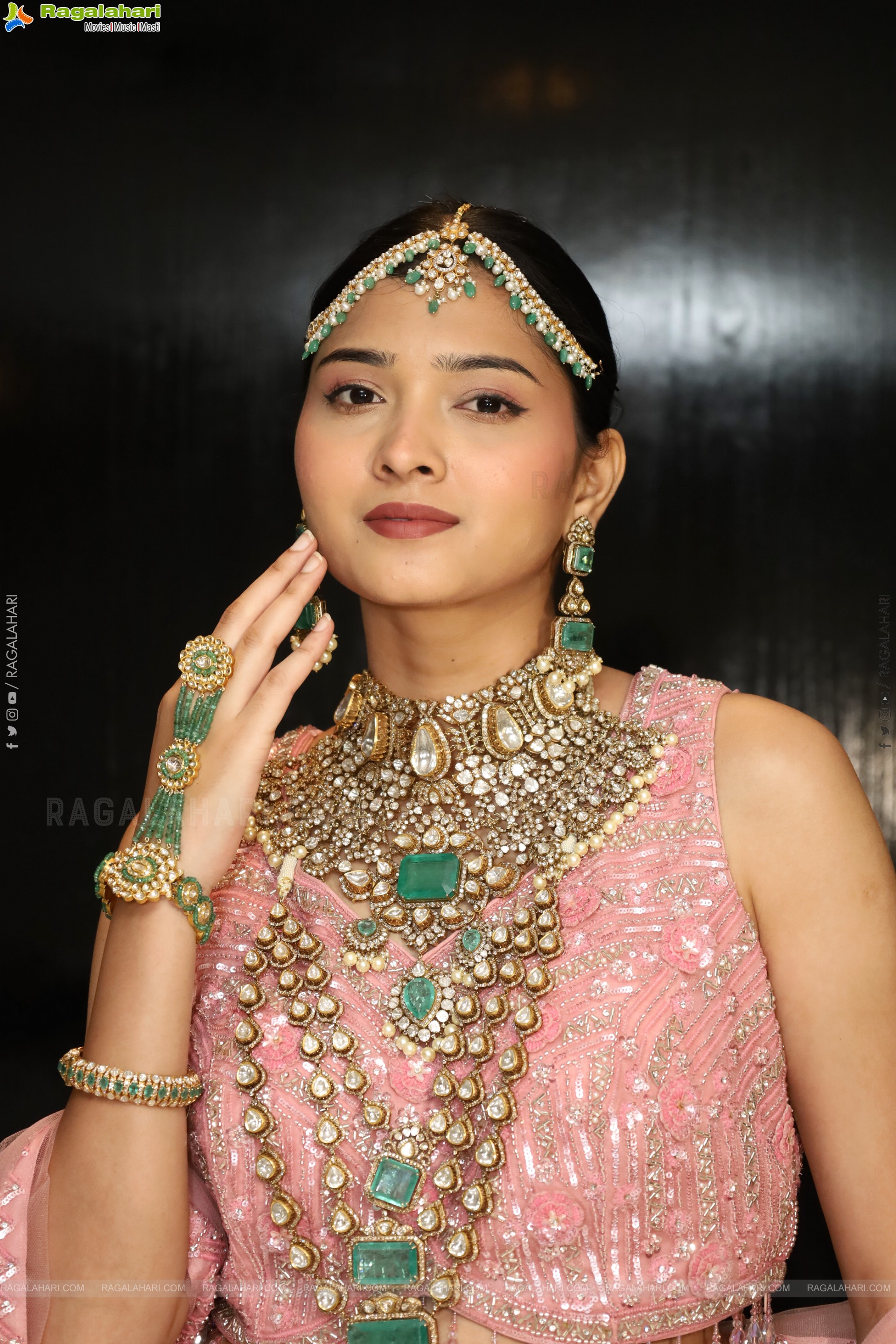 Sanjana Jooluri Poses with Traditional Jewellery, HD Gallery