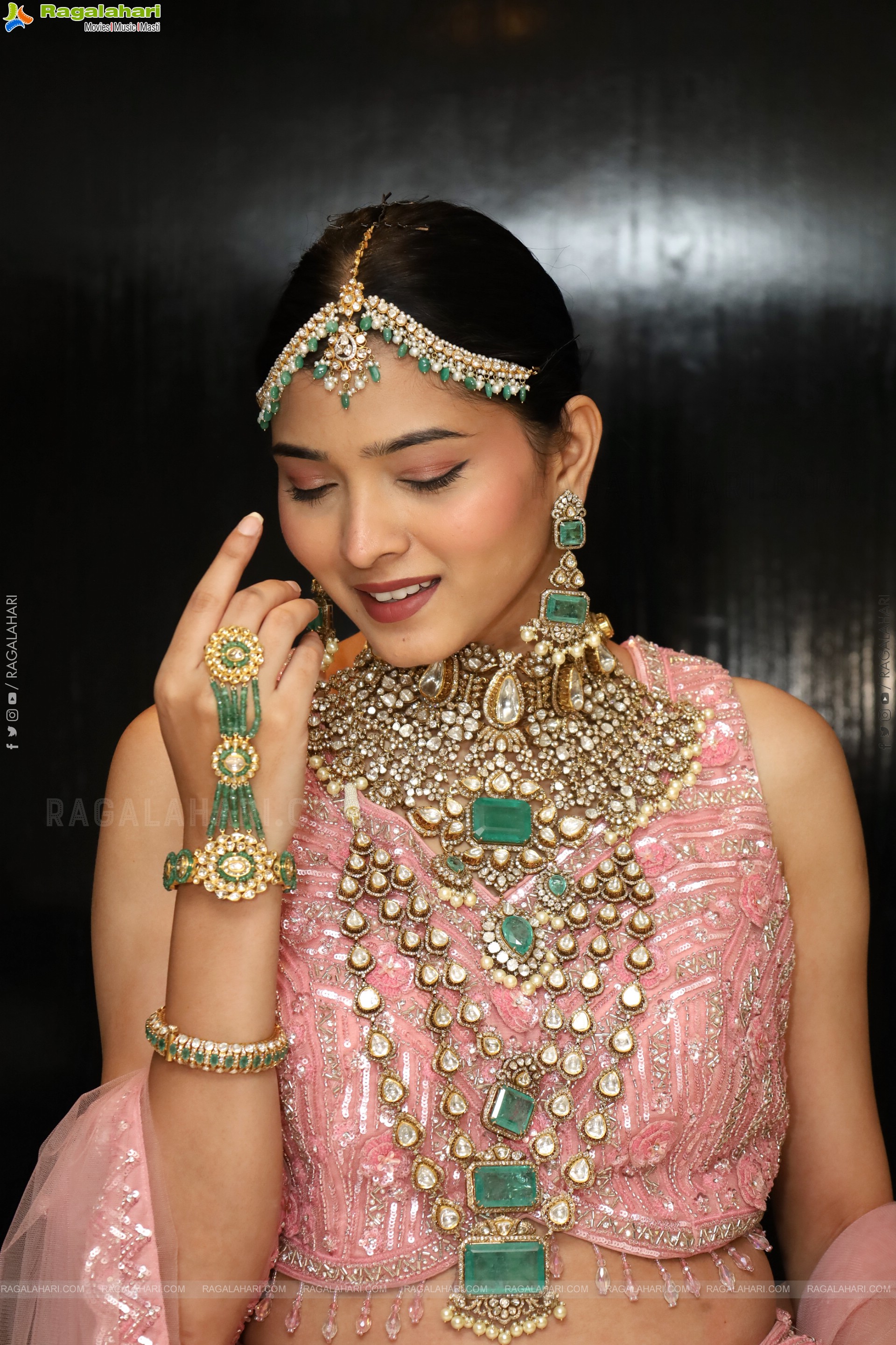 Sanjana Jooluri Poses with Traditional Jewellery, HD Gallery