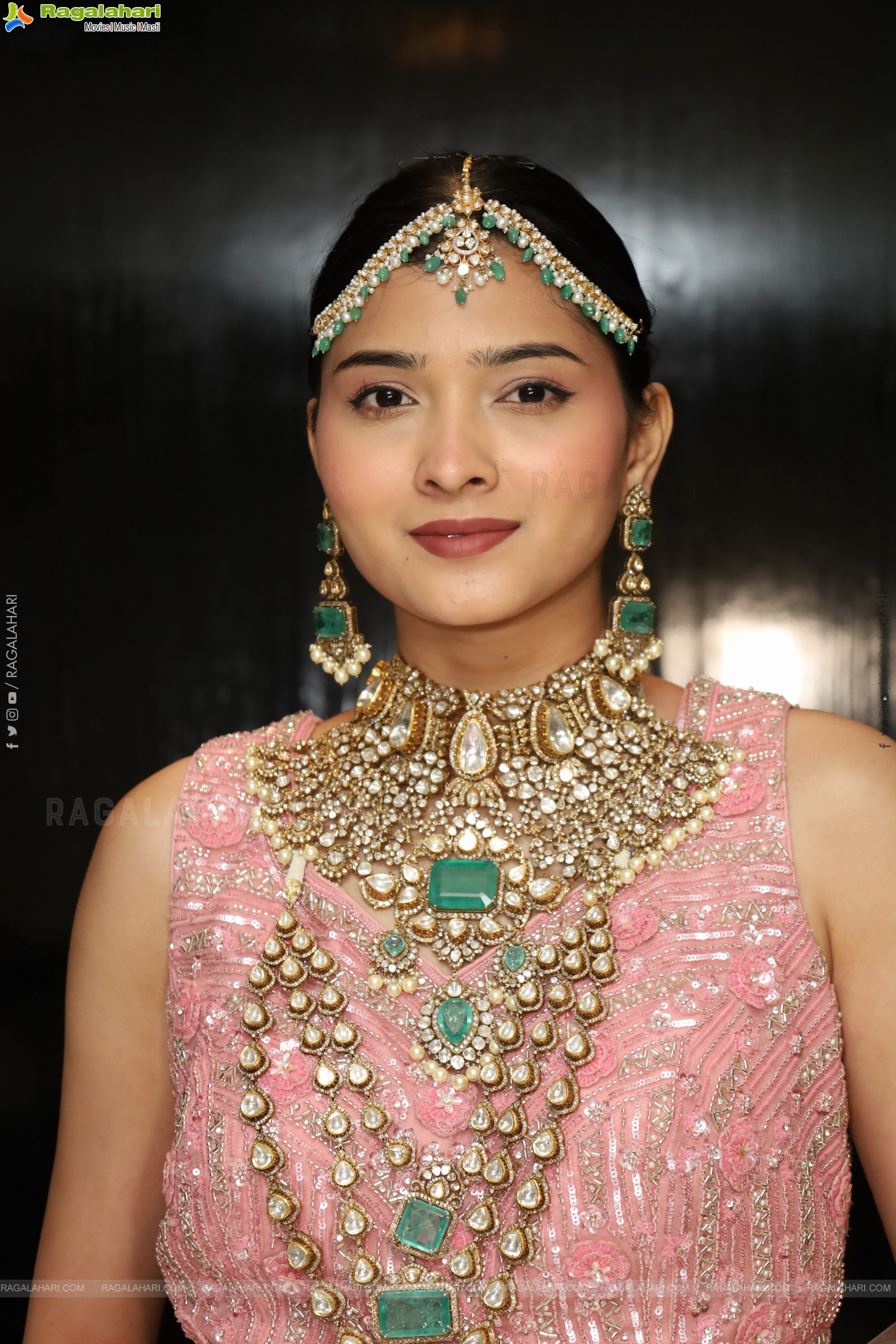 Sanjana Jooluri Poses with Traditional Jewellery, HD Gallery