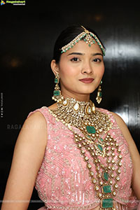 Sanjana Jooluri Poses with Traditional Jewellery, HD Gallery