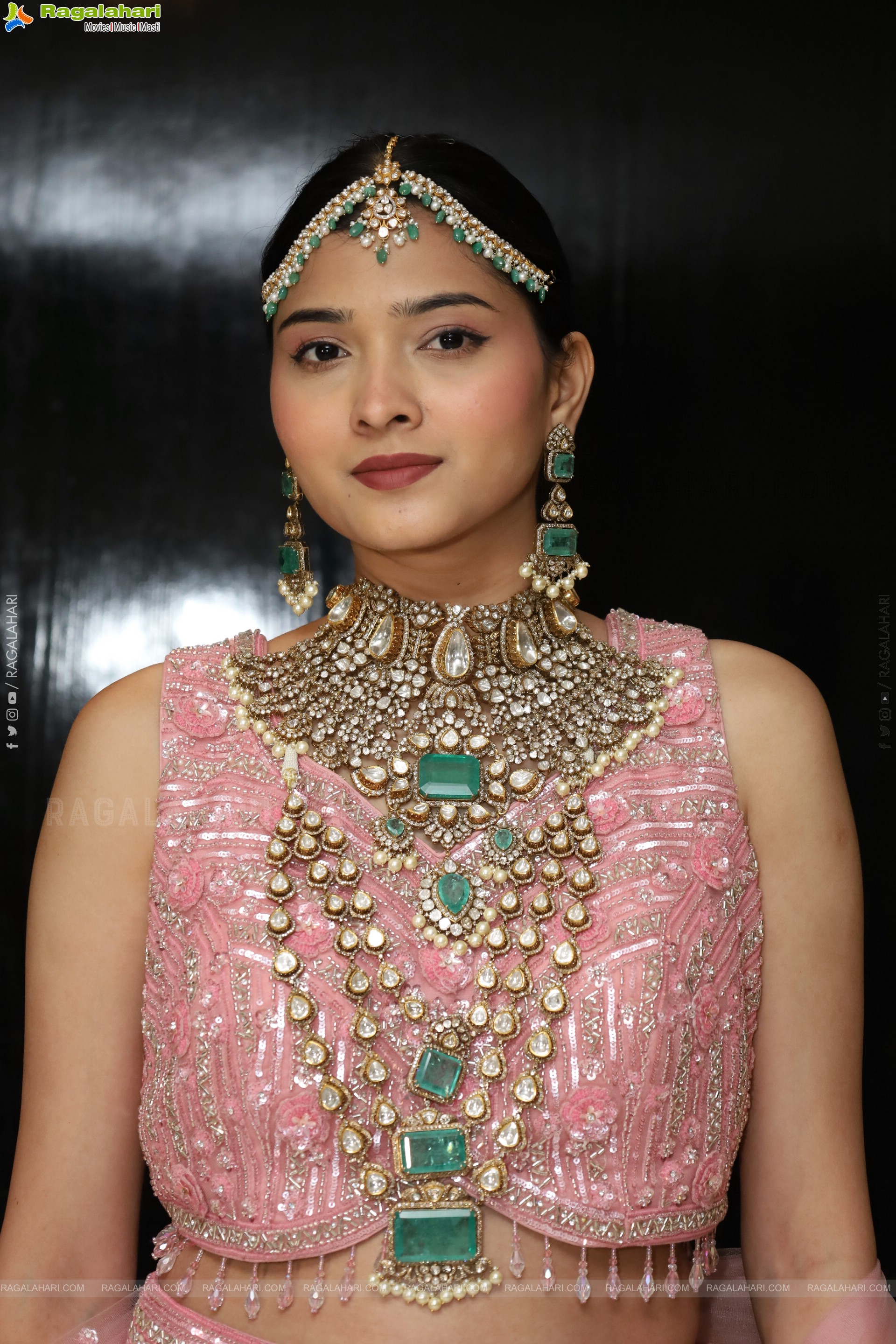 Sanjana Jooluri Poses with Traditional Jewellery, HD Gallery