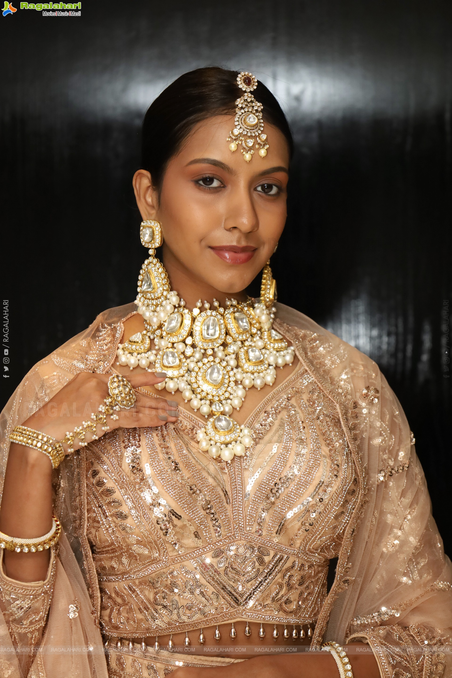 Shreya Shetty Poses with Designer Jewellery, HD Gallery