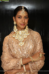 Shreya Shetty Poses with Designer Jewellery, HD Gallery