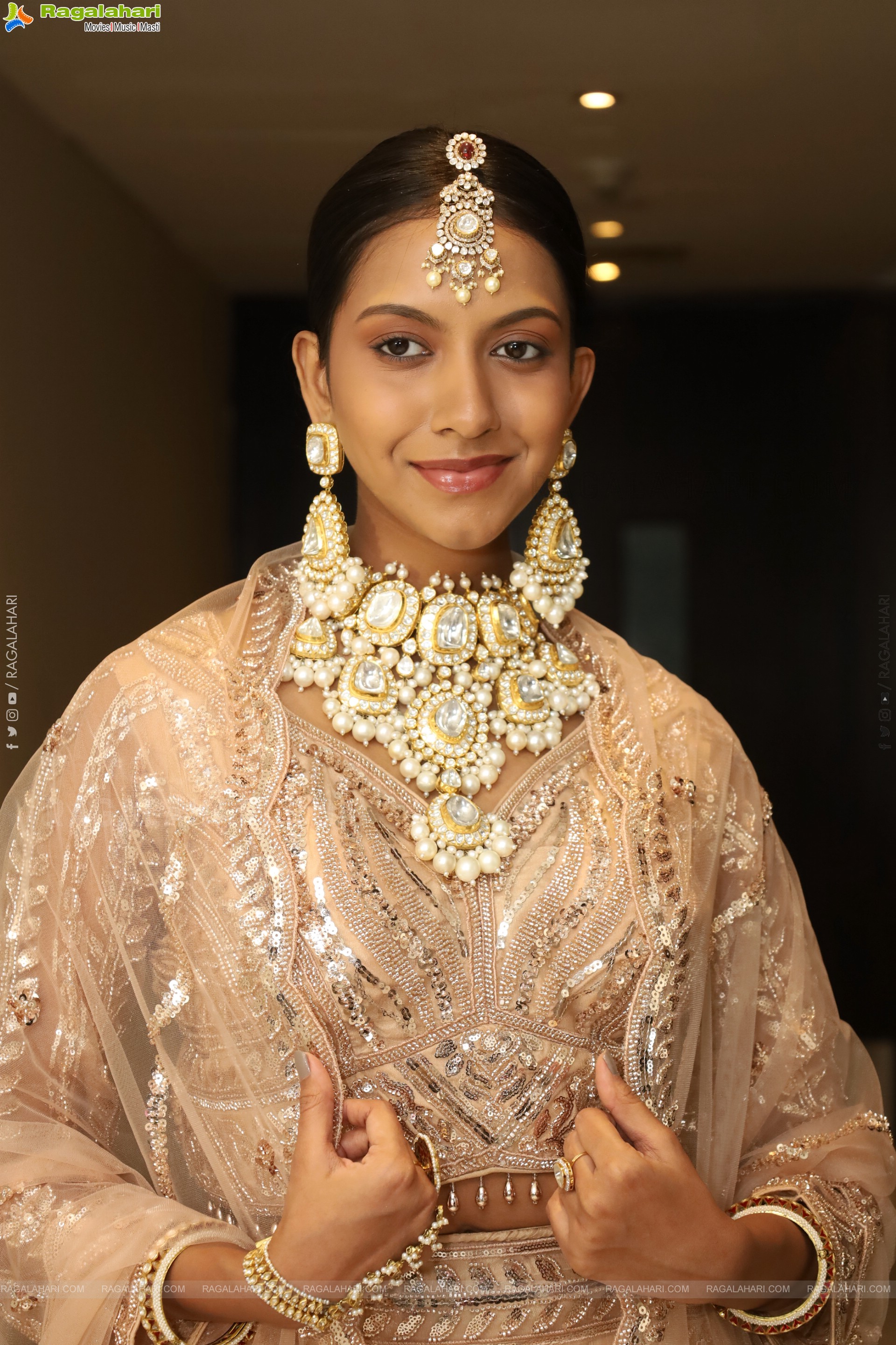 Shreya Shetty Poses with Designer Jewellery, HD Gallery