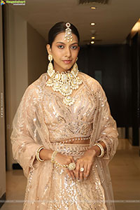 Shreya Shetty Poses with Designer Jewellery, HD Gallery