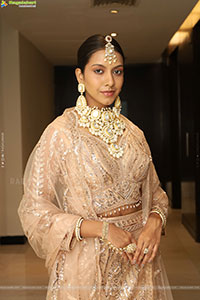 Shreya Shetty Poses with Designer Jewellery, HD Gallery