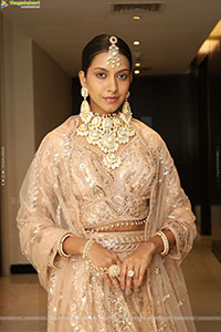 Shreya Shetty Poses with Designer Jewellery, HD Gallery