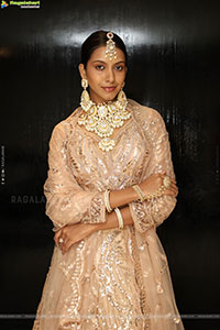 Shreya Shetty Poses with Designer Jewellery, HD Gallery