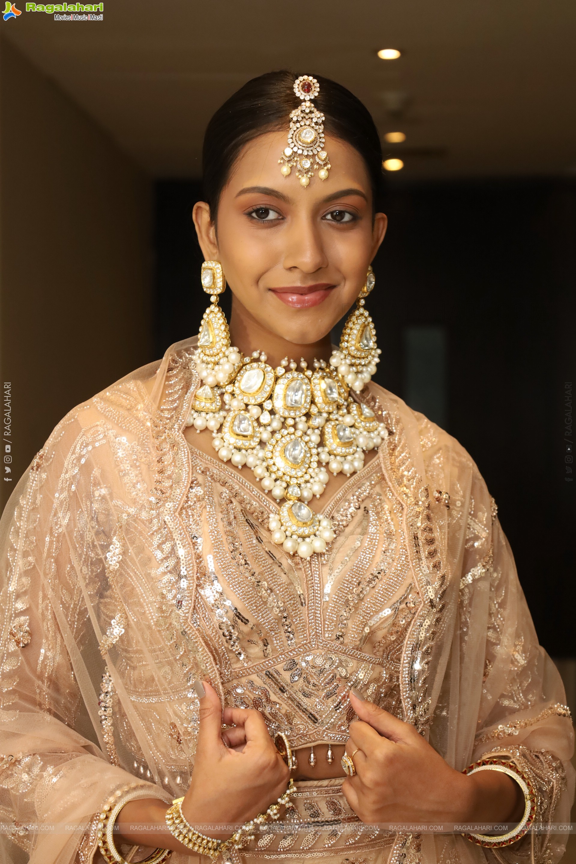 Shreya Shetty Poses with Designer Jewellery, HD Gallery
