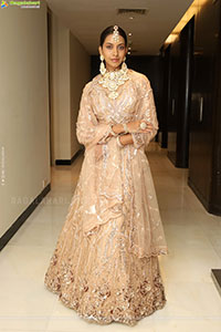 Shreya Shetty Poses with Designer Jewellery, HD Gallery