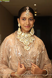 Shreya Shetty Poses with Designer Jewellery, HD Gallery