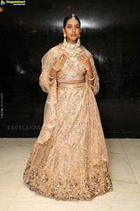 Shreya Shetty Poses with Designer Jewellery, HD Gallery