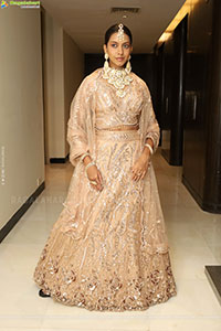 Shreya Shetty Poses with Designer Jewellery, HD Gallery