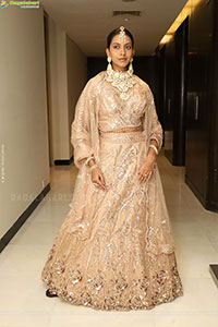 Shreya Shetty Poses with Designer Jewellery, HD Gallery