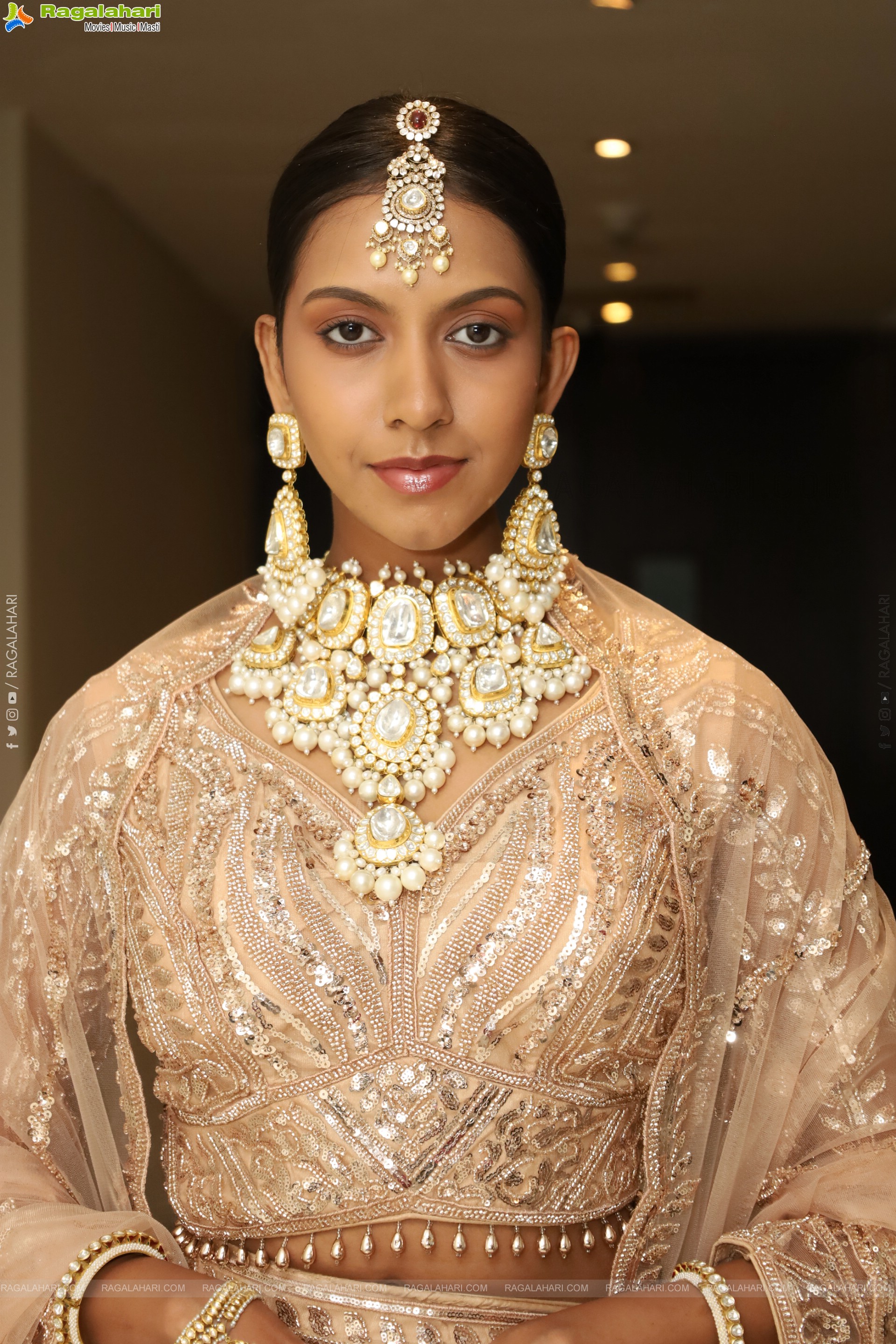 Shreya Shetty Poses with Designer Jewellery, HD Gallery