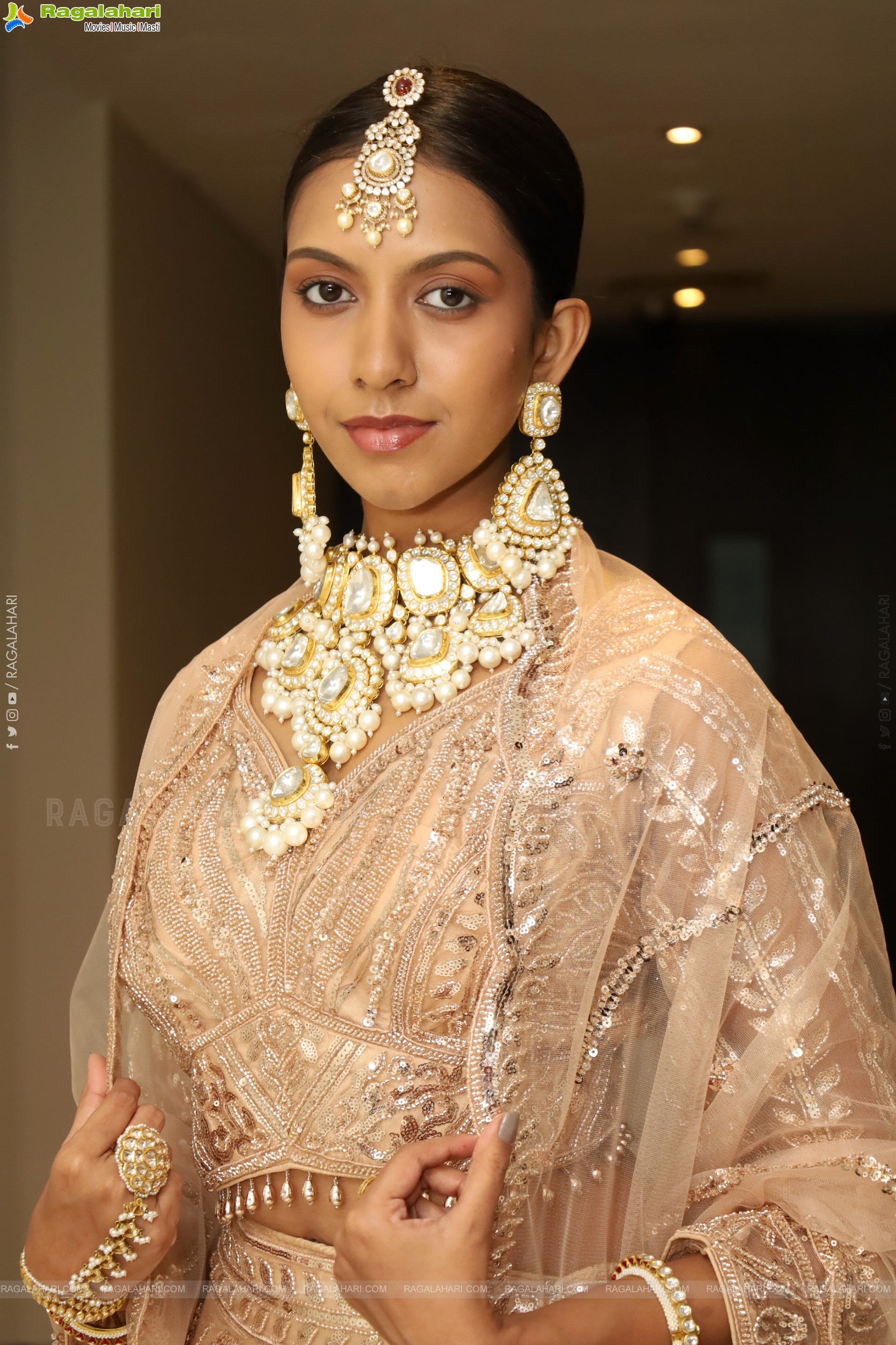 Shreya Shetty Poses with Designer Jewellery, HD Gallery