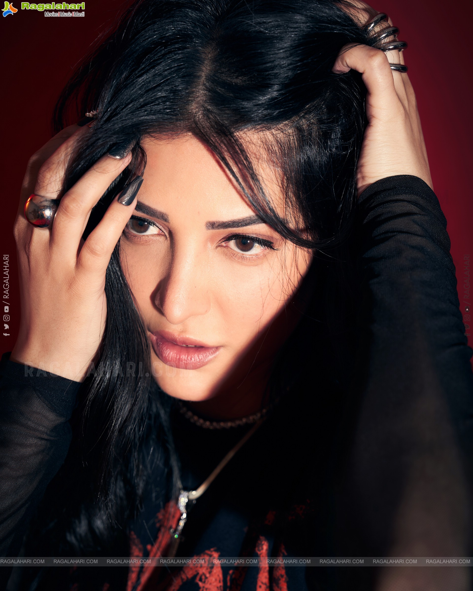 Shruti Haasan Latest HD Photoshoot Stills