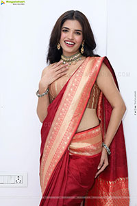 Urmila Chauhan stills in Red Saree, HD Gallery
