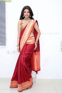 Urmila Chauhan stills in Red Saree, HD Gallery