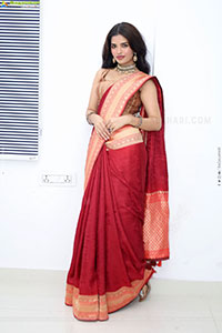 Urmila Chauhan stills in Red Saree, HD Gallery