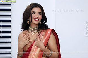 Urmila Chauhan stills in Red Saree, HD Gallery