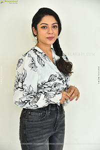 Varsha Bollamma at Thammudu Movie Interview, HD Gallery