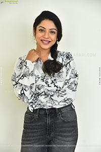 Varsha Bollamma at Thammudu Movie Interview, HD Gallery