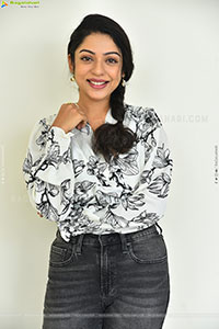 Varsha Bollamma at Thammudu Movie Interview, HD Gallery