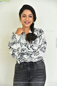 Varsha Bollamma at Thammudu Movie Interview, HD Gallery