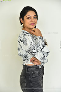 Varsha Bollamma at Thammudu Movie Interview, HD Gallery