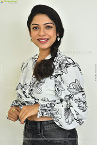 Varsha Bollamma at Thammudu Movie Interview, HD Gallery