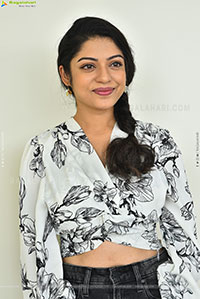 Varsha Bollamma at Thammudu Movie Interview, HD Gallery