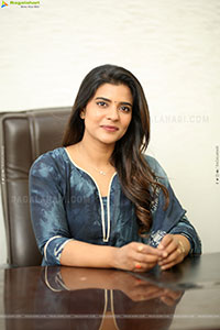 Aishwarya Rajesh at Oh Sukumari Movie Interview, HD Gallery