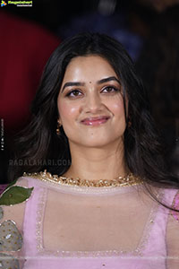 Bhagyashri Borse at Lenin Movie Press Meet