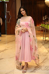 Bhagyashri Borse at Lenin Movie Press Meet