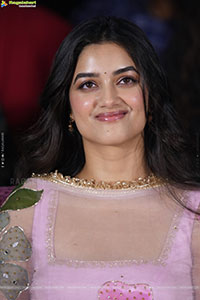 Bhagyashri Borse at Lenin Movie Press Meet