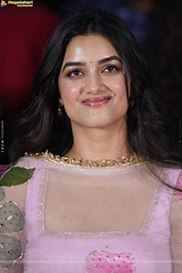 Bhagyashri Borse at Lenin Movie Press Meet
