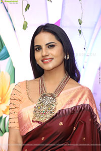 Priyanka Chowdary stills in Maroon Saree