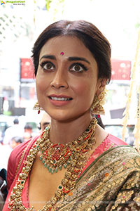 Shriya Saran at Mandira Jewellery Showroom Launch
