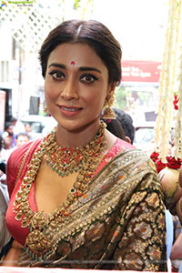 Shriya Saran at Mandira Jewellery Showroom Launch