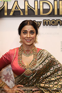 Shriya Saran at Mandira Jewellery Showroom Launch