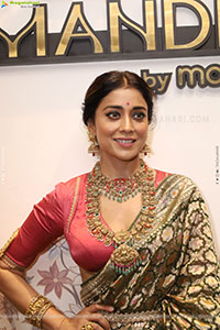 Shriya Saran at Mandira Jewellery Showroom Launch