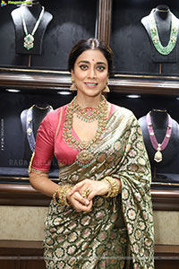 Shriya Saran at Mandira Jewellery Showroom Launch