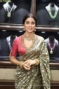 Shriya Saran at Mandira Jewellery Showroom Launch