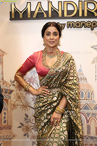 Shriya Saran at Mandira Jewellery Showroom Launch