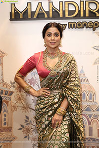 Shriya Saran at Mandira Jewellery Showroom Launch